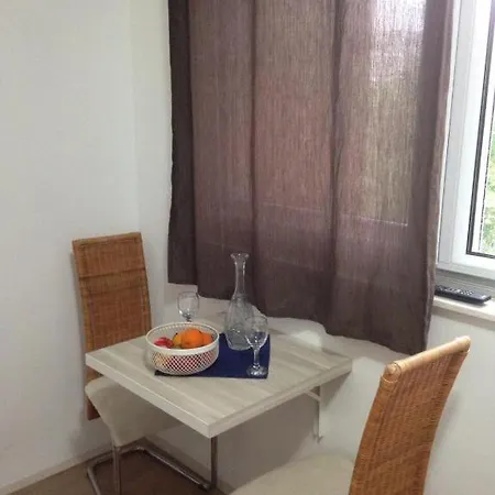 Centar 2 Private With Ensuite And Kitchenette *